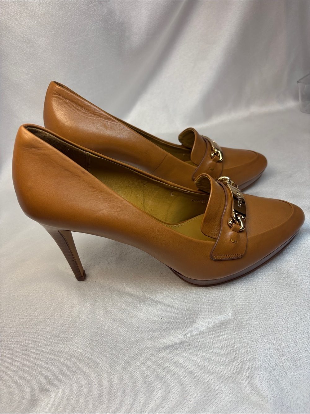 COACH Caramel Leather Heels with Gold Chain Plaque - Picture 4 of 11